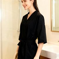 Kimono de Barbier Noir Ajustable pour Adulte, Personnalisable avec Votre Logo, Vente en Gros, pour Salons de Coiffure, Esthétique, SPA et Soins Esthétiques