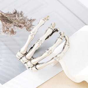 Gothique Squelette Os Manchette Bracelet Punk Sombre Crâne Fantôme Griffe Hommes Femmes Tendance Personnalité Hip-Hop Halloween <span class=keywords><strong>Bras</strong></span> Bracelet Poignets - Product Image 5
