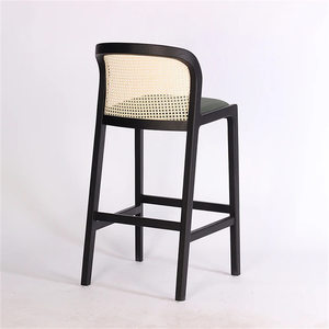 <span class=keywords><strong>Tabouret</strong></span> <span class=keywords><strong>de</strong></span> <span class=keywords><strong>bar</strong></span> en <span class=keywords><strong>bois</strong></span> massif avec dossier en rotin <span class=keywords><strong>noir</strong></span> <span class=keywords><strong>de</strong></span> style <span class=keywords><strong>scandinave</strong></span> moderne Decoout pour restaurant, café, cuisine <span class=keywords><strong>et</strong></span> <span class=keywords><strong>bar</strong></span> à domicile - Product Image 5