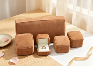 Ensemble complet de boîtes à bijoux haut de gamme faites à la main, enveloppées de tissu en velours brun fin, base rigide, coutures décoratives, bords arrondis, fermeture magnétique - Product Image 3