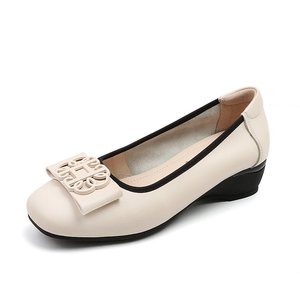 Giày công sở nữ da đen cao cấp, đế mềm êm ái, kiểu dáng gót xuồng, mũi vuông, miệng giày nông, phong cách trang trọng. - Product Image 2