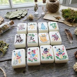 Set di Mahjong Americano di Lusso Tema Natura Selvatica di Katherine Hartman, Tessere in Porcellana Bianca con Animali e Joker, Edizione Boutique - Product Image 3
