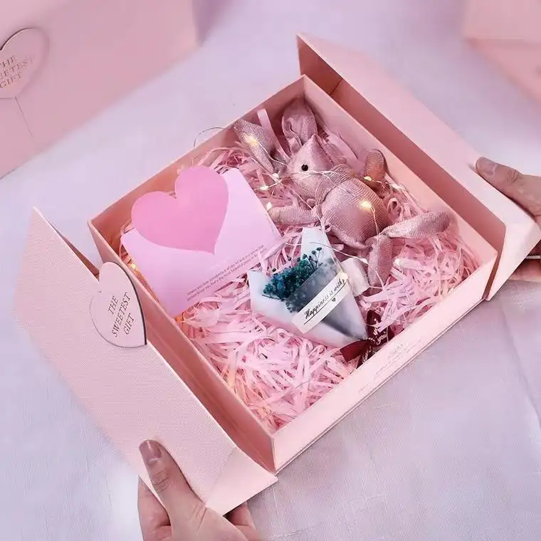 صندوق هدايا جذاب موضة رومانسية إبداعية وردية اللون عالي الجودة مخصص بسعر الجملة لعيد الحب صناديق هدايا قابلة للطي تحمل شعارك