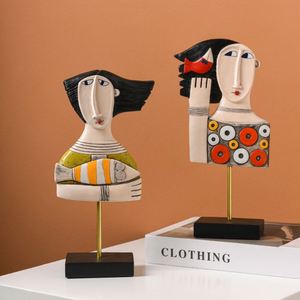 Vente en gros de sculptures d'art abstrait en résine de style européen INS créatif pour la décoration de salon et de cave à vin - Product Image 3