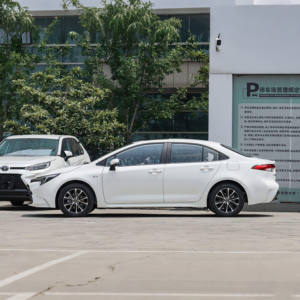 سيارة تويوتا الكهربائية الهجينة موديل 2024 - سيارة تويوتا الذكية الكهربائية الهجينة 1.8 لتر إصدار ديلوكس مستعملة - Product Image 3