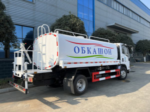 Camion arroseur municipal de 5m³ pour l'arrosage des jardins, la lutte contre la poussière et la pulvérisation d'eau - À vendre - Product Image 4