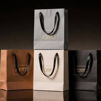 Sacs cadeaux en papier personnalisés de haute qualité avec logo sur mesure et poignée en ruban pour l'emballage des produits de soin de la peau, service d'usine de production tout-en-un