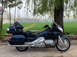 Moto de tourisme d'<span class=keywords><strong>occasion</strong></span> Honda Gold Wing GL1800, 1800 cm³, six cylindres horizontaux, cruiser de luxe pour les longues distances - Product Image 3