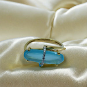 Elegante Anillo de Oro de 22k con Piedra Azul y Diseño de Barra de Diamantes, Anillo de Diseñador Moderno para Mujer, Joyería Moderna - Product Image 3