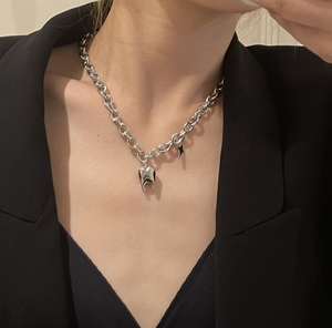 Collana Trendy 2024 in Acciaio Inossidabile per Donne, Ciondolo Divertente a Forma di Dente con Catena a Maglie per Regali e Feste - Product Image 3