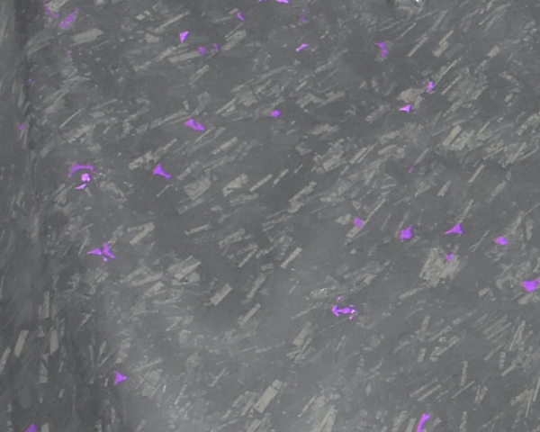 Carbone et pourpre forgés