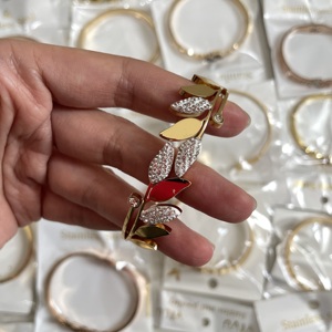 Bijoux de Mode pour Femmes en Gros, Marque de Luxe : Bagues, Boucles d'Oreilles et Colliers en Alliage de Zircon - Product Image 6