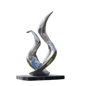 Fascinante Escultura de Mujer Sentada para Jardín, de Acero Inoxidable, con Efecto de Desaparición - Product Image 1
