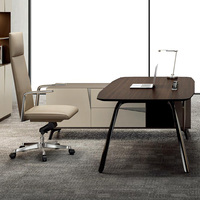Bureau de direction de luxe en forme de L Nouveau design Poste de travail moderne avec armoire de rangement pour patron ou PDG