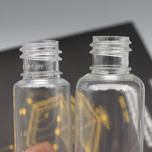 Botellas Dispensadoras de Plástico Transparente de 50 y 100 ml con Tapa Abatible, Botella Cilíndrica para Cosméticos y Lociones con Sello Dorado - Product Image 1