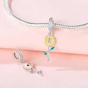 Colgante de Lujo Ligero y Moderno para Niños, con Diseño Floral de Iris y Girasol, en Plata con Circones Plateados - Product Image 3