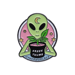 Broche en forme d'extraterrestre de dessin animé mignon série d'espace unique et créatif Badge en métal accessoire d'épingle amusante - Product Image 3