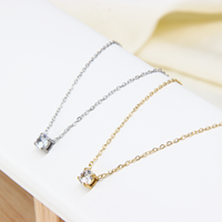 Collier Pendentif en Zircon Plaqué Or 14K en Acier Inoxydable de Haute Qualité avec Chaîne à Maillons et Sertissage Griffe, Tendance pour Femme, Personnalisable
