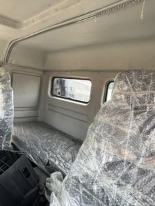 Tracteur lourd d'occasion SHACMAN F3000 6x4, 371 CV, Euro 3, direction à droite, diesel, suspension pneumatique pour un transport fiable sur de longues distances - Product Image 2