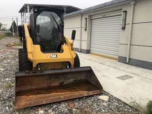 รถตักล้อยางขนาดเล็กมือสอง สภาพดี รุ่น Cat 246d ปี 2022 น้ำหนักบรรทุก 748 กก. ชั่วโมงการทำงานต่ำ เครื่องยนต์ แบริ่งมอเตอร์ - Product Image 5