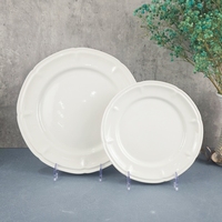 Service de table en porcelaine blanche pure de qualité supérieure avec un design classique en relief pour les mariages et les restaurants
