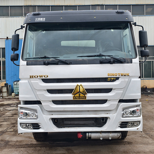 Camion-citerne à carburant Sinotruk Howo de 20 000 <span class=keywords><strong>litres</strong></span> à 25 000 <span class=keywords><strong>litres</strong></span> avec 5 compartiments - Product Image 1