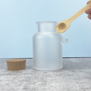 Muestra Gratis: Tarro de sal de baño ABS esmerilado transparente de 100ml, 200ml, 300ml con tapas de madera y cuchara de madera para exfoliante corporal, en stock. - Product Image 4