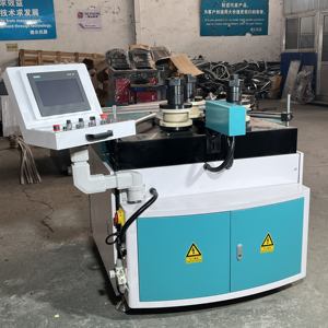 Máquina dobladora de perfil de tubo hidráulico de aluminio CNC automática de caída horizontal de 3 ejes <span class=keywords><strong>Berserk</strong></span> 3 rodillos 360 grados - Product Image 2