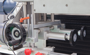 Etiquetadora automática <span class=keywords><strong>de</strong></span> mangas PET/PVC <span class=keywords><strong>de</strong></span> alta velocidad para todo tipo <span class=keywords><strong>de</strong></span> botellas <span class=keywords><strong>de</strong></span> plástico Control PLC - Product Image 6