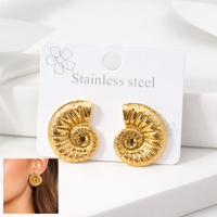 Set Anting Tusuk Lapis Emas Stainless Steel untuk Wanita Desain Bintang Laut, Kerang, Hati, dan Bunga, Tahan Air, Hipoalergenik