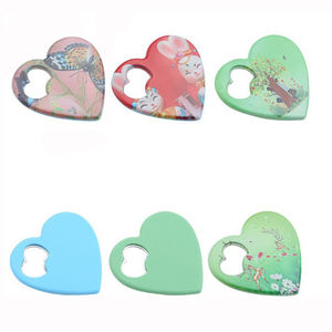 Abrebotellas de sublimación personalizado con forma de corazón para regalo de promoción, Abrebotellas con logotipo grabado con láser impreso - Product Image 3