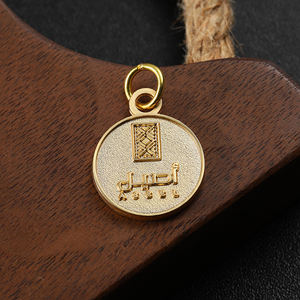 2024 Nueva joyería de moda colgantes encantos chapado en oro diseñador encantos troquelado 2d 3D letra Metal aleación colgantes - Product Image 4