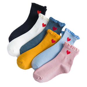 Nueva primavera otoño blanco y negro <span class=keywords><strong>con</strong></span> Pequeño amor dos barras orejas de madera rizado boca suelta <span class=keywords><strong>calcetines</strong></span> de algodón para damas - Product Image 1