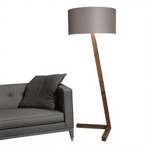 Lampe de sol moderne en bois avec abat-jour en tissu gris, design minimaliste, éclairage LED pour salon, chambre à coucher, bureau - Product Image 1