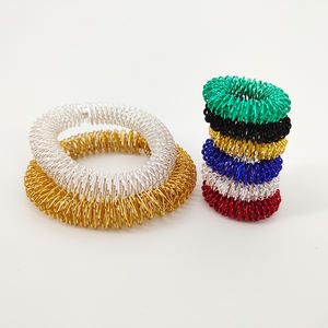 Lot de 10 anneaux de doigt sensoriels épineux jouets d'acupression Fidget pour enfants et adultes avec troubles de l'attention TOC et anxiété - Product Image 1