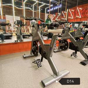 Fabricant d'équipements de fitness, nouveau design, équipement cardio, cadre en acier, vélos d'exercice à résistance magnétique, équipement de salle de sport, vélos d'exercice - Product Image 2