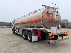 Fabricante Chino de Camiones Cisterna Especializados de 25m³-35m³ para el Transporte de Combustible - Product Image 3