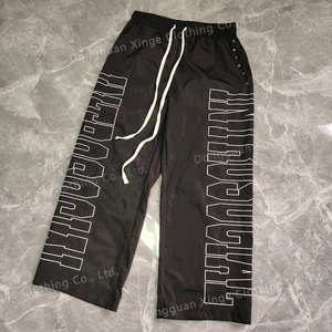 Pantalon de sport surdimensionné brodé de haute qualité, coupe-vent réfléchissant avec strass pour homme, en nylon - Product Image 4