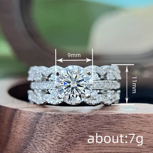 Anello di fidanzamento da donna A144 in oro bianco con diamante taglio brillante rotondo colore D naturale e pietre laterali - Product Image 4