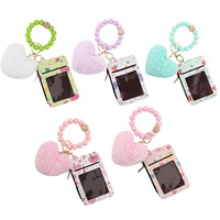 Dompet Kartu Silikon Gelang Manik-Manik Dengan Hiasan Bola Rambut Pompom Hati Cinta Aksesoris Dekoratif Gantungan Kunci Dompet Kartu