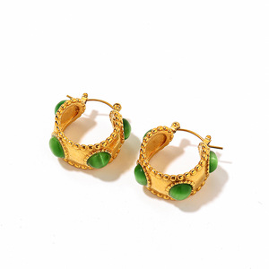 ต่างหูห่วง หยกสีเขียว ชุบทอง สแตนเลส สไตล์โบฮีเมียน รูปทรงตัวยู ประดับขอบแบบ Bezel Setting - Product Image 4