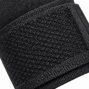 Gants de gardien de but de football noirs personnalisables avec accents verts, en cuir PU, à doigts entiers, avec sangle de poignet réglable, unisexe - Product Image 2