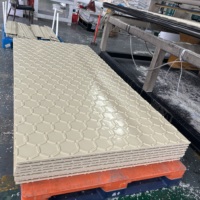 HDPE Bodenschutzmatte Sechseckige Strukturierte Kunststoffplatte Schwerlast-Straßenplatte Rutschfeste Bodenplatte mit Zuschnittservice