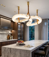 Lustre suspendu en albâtre naturel espagnol au design moderne en forme de huit pour salon et îlot de cuisine