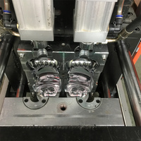Bouteille en plastique semi-automatique de boisson de remplissage à chaud faisant le prix de machine