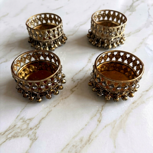 Juego de 4 piezas de copas votivas de latón antiguo de primera calidad con filigrana calada, campanas colgantes Ghungroo con incrustaciones de diamantes de imitación y portavelas de mesa para velas de té Diya - Product Image 1