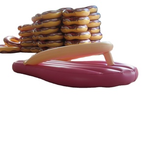 Pantoufles gonflables en PVC personnalisées Waterhan Factory, colorées et à thème dessin animé, pour les jeux aquatiques en extérieur dans les hôtels et complexes hôteliers - Product Image 1
