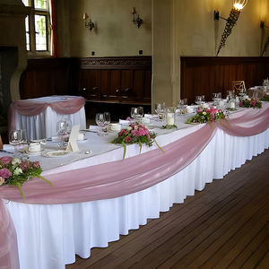 Falda de mesa de boda de diseño femenino romántico mantel con volantes duradero inspirado en la falda de hierba - Product Image 6