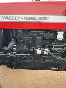 Tractor Agrícola Usado Massey Ferguson 299 Rojo de 100HP con Motor de Ruedas 4WD y Caja de Cambios - Product Image 3