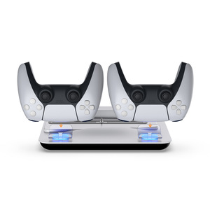 แท่นวางพัดลมระบายความร้อนพร้อมที่ชาร์จคอนโทรลเลอร์คู่ พอร์ต USB สำหรับคอนโซลและคอนโทรลเลอร์ PS5 - Product Image 2